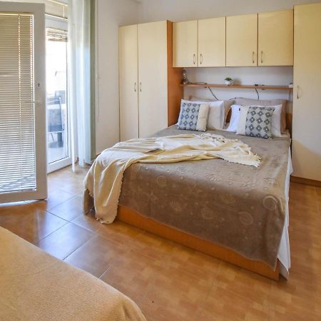 Apartments Flora Пакоштане Экстерьер фото