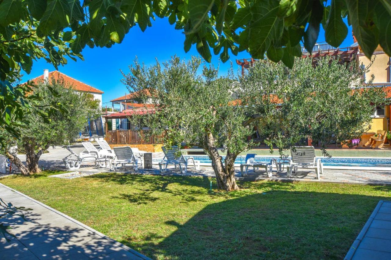 Apartments Flora Пакоштане Экстерьер фото
