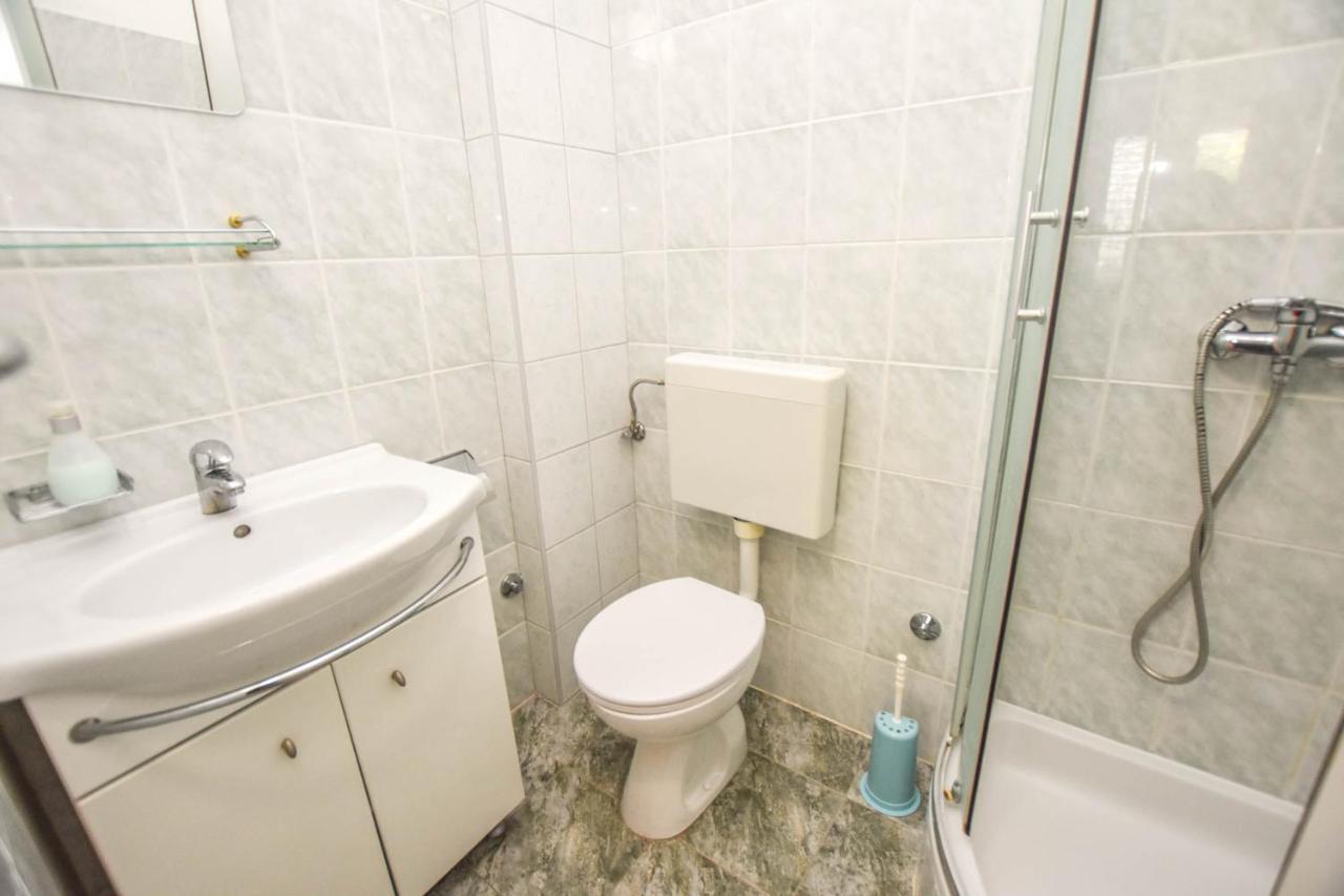 Apartments Flora Пакоштане Экстерьер фото