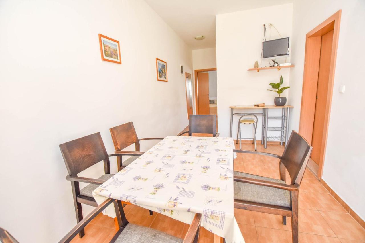 Apartments Flora Пакоштане Экстерьер фото
