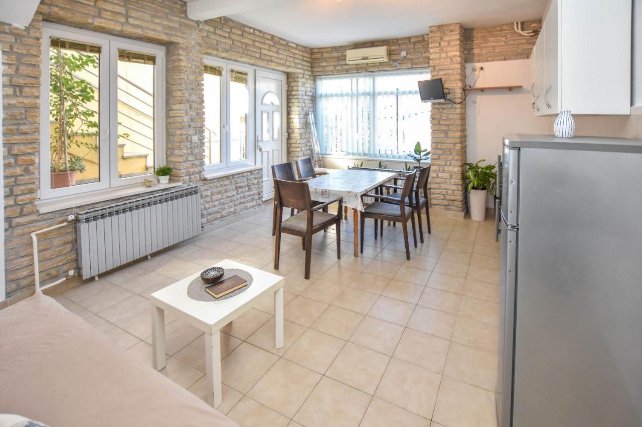 Apartments Flora Пакоштане Экстерьер фото