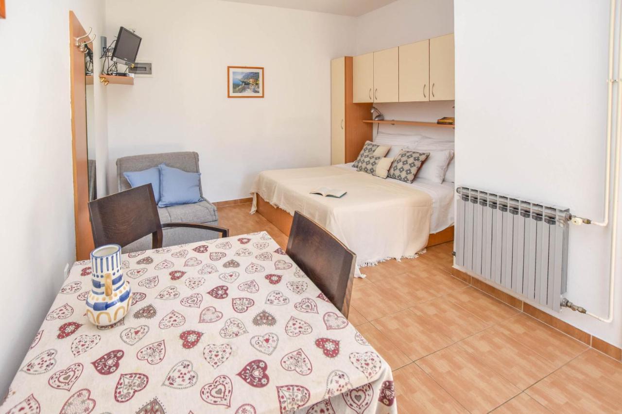 Apartments Flora Пакоштане Экстерьер фото